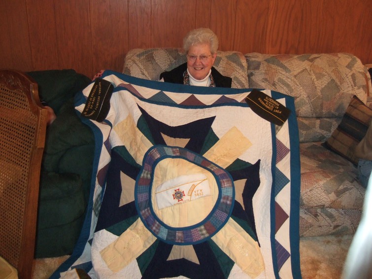 Kohlmyer, Janel - photo of Grandma & quilt